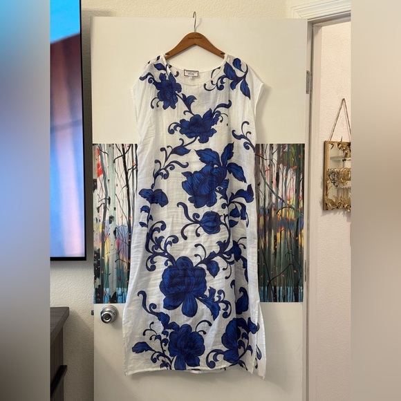 Johnny was Camila floral print round neck short sleeve side slit shirt dress